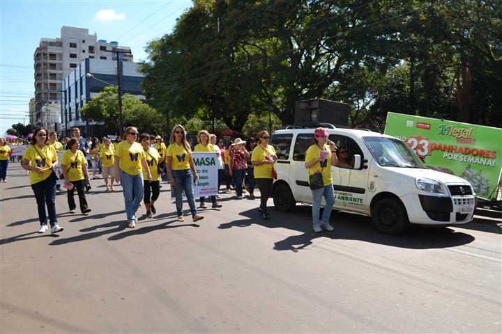 Caminhada marca Dia Internacional da Mulher